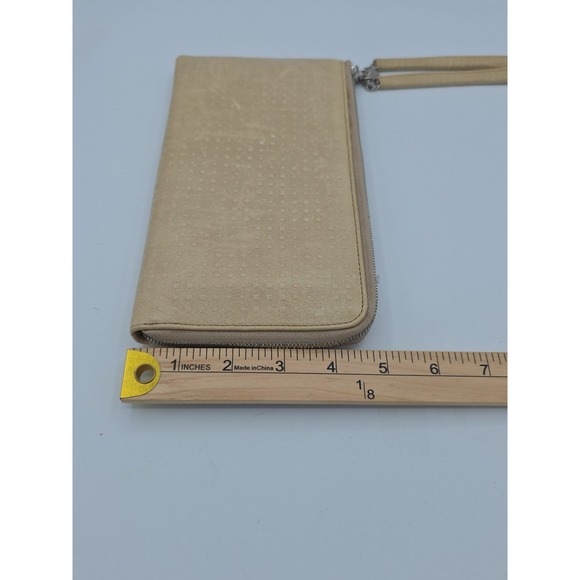 Hobo International Rylan Pumice Damask Embossed Leather Wallet Wristlet New - Picture 9 of 12